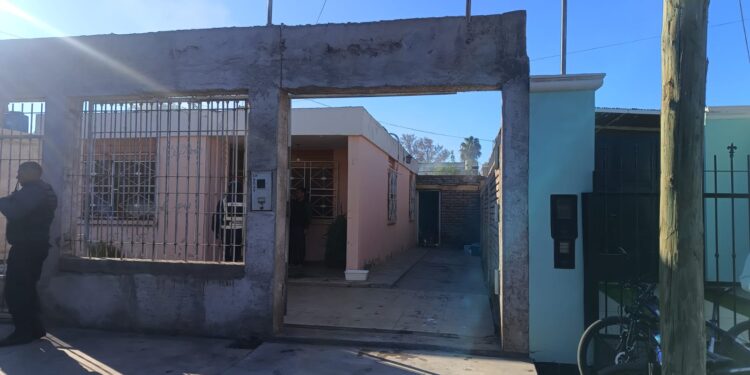 Incendio y desesperación en Caucete: un comerciante sufrió una crisis respiratoria