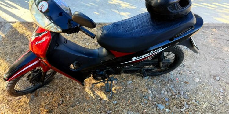 Robó una moto del estacionamiento de un supermercado y fue detenido tras una persecución