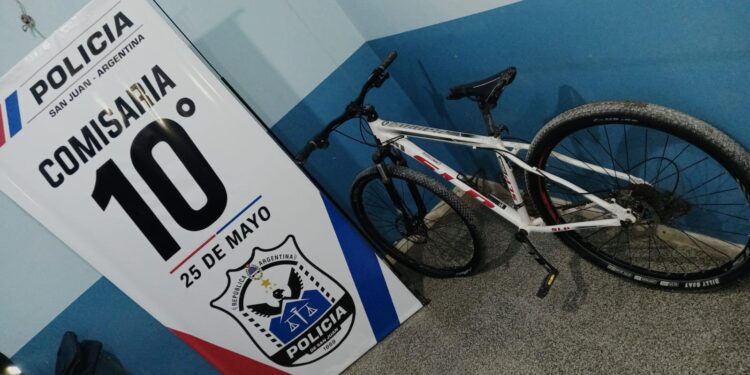 Recuperaron una bicicleta robada en la casa de un conocido ladrón de 25 de Mayo