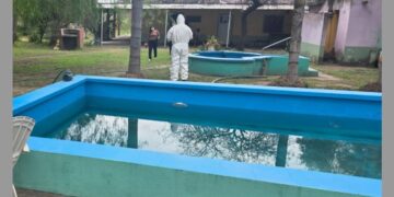 Encontraron a un niño de un año y seis meses flotando muerto en una pileta