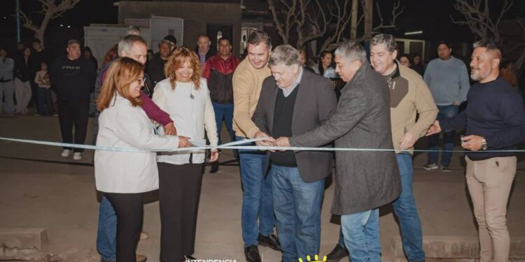 25 de Mayo inauguró obras de veredas y luminarias LED frente a la Escuela Segundino J. Navarro