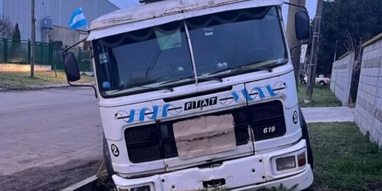 Camionero murió atropellado por su propio camión