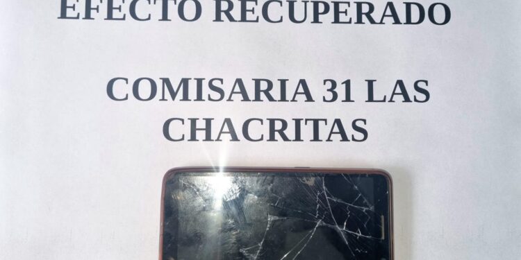 Recuperaron un celular que fue robado a punta de golpes
