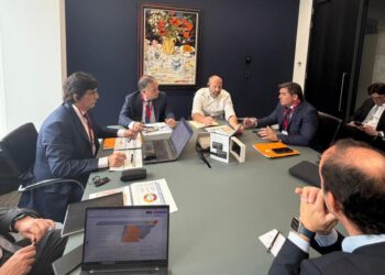 Orrego presentó en Londres la emisión de bonos ante inversores internacionales de primer nivel