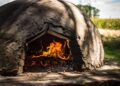 Un intendente sanjuanino inauguró un horno de barro y generó una gran polémica