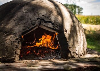 Un intendente sanjuanino inauguró un horno de barro y generó una gran polémica