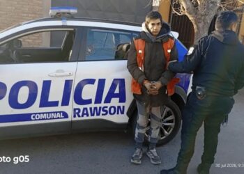 Detienen a un hombre de 29 años por el robo a un auto estacionado