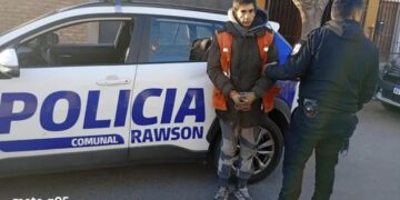 Detienen a un hombre de 29 años por el robo a un auto estacionado