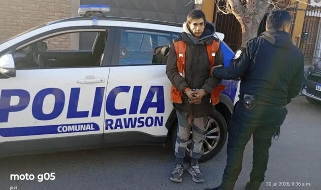 Detienen a un hombre de 29 años por el robo a un auto estacionado