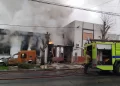 Una mujer murió y un hombre sufrió graves quemaduras durante un voraz incendio