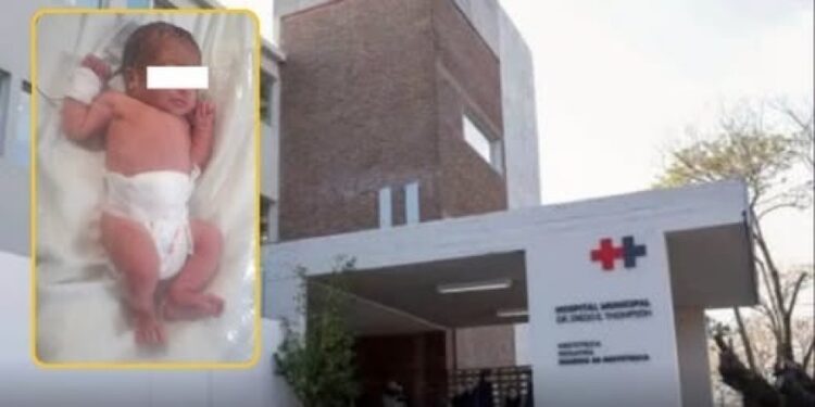 Encontraron a una bebé recién nacida abandonada en un basurero