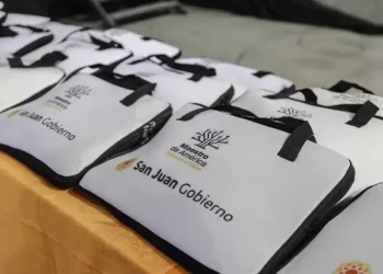 San Juan recibirá más de 20.000 computadoras para escuelas estatales