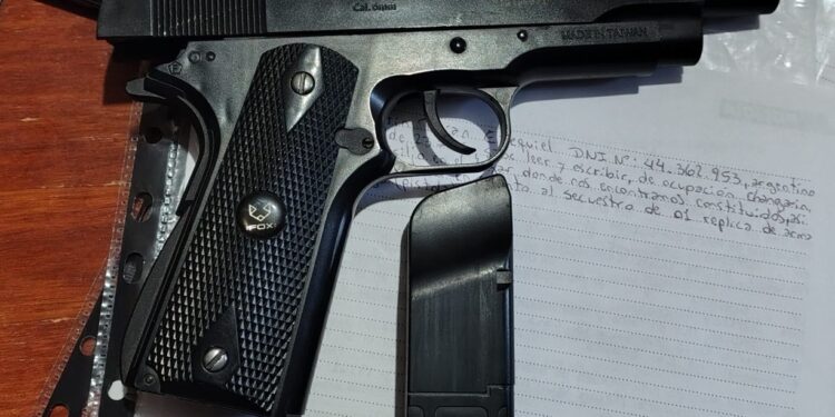 Cayó un sospechoso por herir de un balazo a un joven tras un reclamo de armas