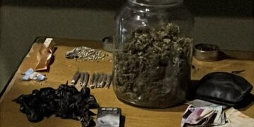 Golpe policial en Caucete: encontraron droga y un revólver réplica durante los allanamientos