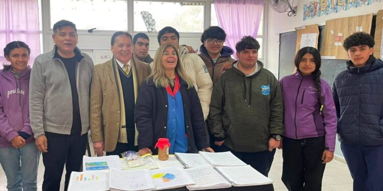 El intendente Juan Carlos Abarca visitó la escuela Hebe Arce de Videla de Oro