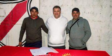La Municipalidad de 25 de Mayo entregó indumentaria, subsidios y firmó convenios clave