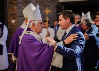 Orrego acompañó a las familias en la misa de homenaje a las víctimas del siniestro aéreo