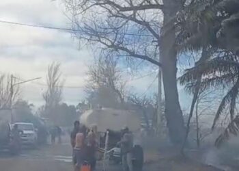 San Juan: el Zonda avivó las llamas y puso en riesgo viviendas en Pocito y Caucete
