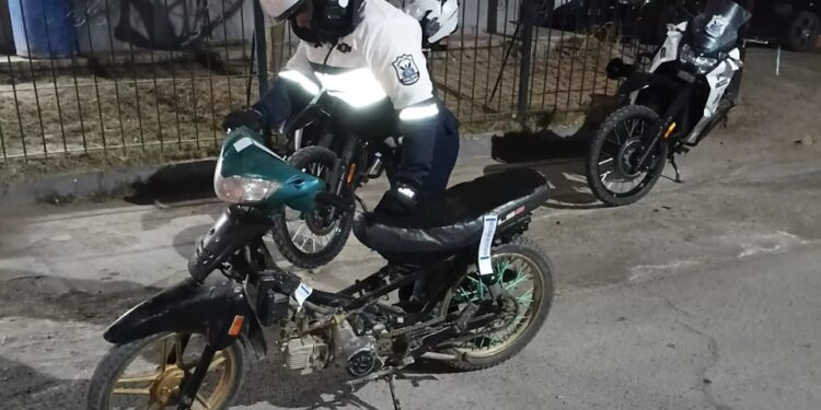 La Policía secuestró una moto con el número de motor limado y retuvo otros 8 vehículos