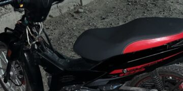 La Policía recuperó una moto abandonada que tenía los cables de encendido violentados