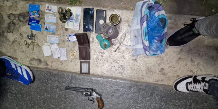Detuvieron a un hombre armado en plena vía pública y le secuestraron un revólver en Capita