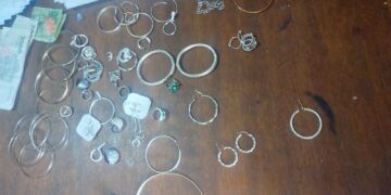 Tres allanamientos en Chimbas por el millonario robo a la joyería: hallaron dinero y relojería