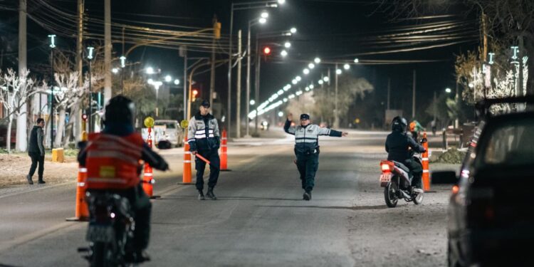 La Policía reforzó los controles preventivos durante la tarde y noche en distintos sectores de San Juan