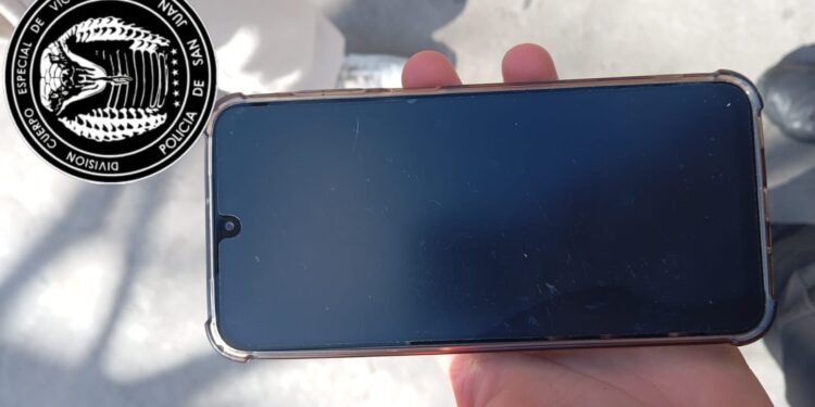 Una mujer entró al baño de una prepaga, le robaron el celular y lo encontraron en un contenedor de basura