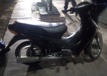 Cae una joven de 18 años con una moto robada
