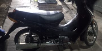 Cae una joven de 18 años con una moto robada