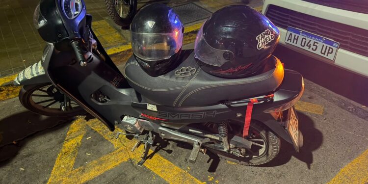 Detuvieron a dos jóvenes tras un intento de arrebato nocturno