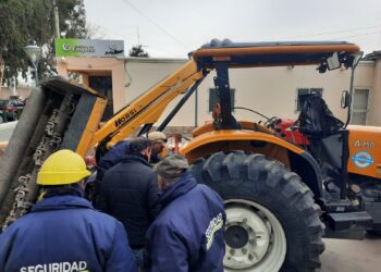 Personal municipal se capacitó para cuidado y uso seguro de maquinaria agrícola