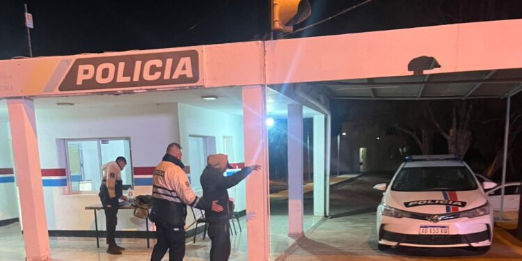 Cayó en el límite con San Juan: caminaba por la ruta y descubrieron que tenía pedido de captura en Jujuy