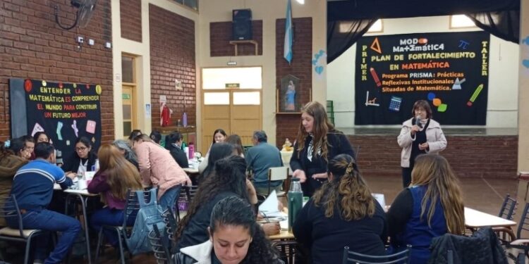 Modo Matemática llega a los departamentos alejados con talleres para docentes