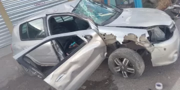 Impactante vuelco en Pocito: una mujer fue hospitalizada tras un fuerte choque