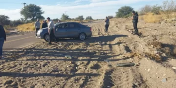 Impactante accidente en Valle Fértil: una docente fue asistida tras volcar sobre la Ruta 510