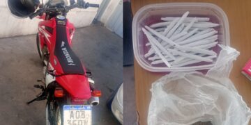 Cayó un motociclista que intentó escapar con 42 cigarrillos de marihuana