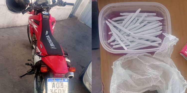 Cayó un motociclista que intentó escapar con 42 cigarrillos de marihuana