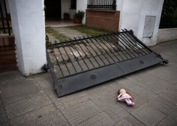Horror: una nena de 4 años murió al ser aplastada por un portón