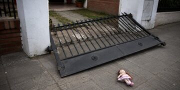 Horror: una nena de 4 años murió al ser aplastada por un portón