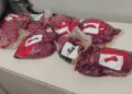 Pareja fue atrapada in fraganti cuando intentaba robar carne y ropa de un hipermercado