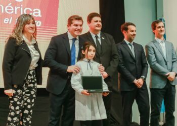 Más de 2.700 estudiantes de cuatro departamentos recibieron sus notebooks