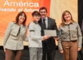 Orrego entregó computadoras a más de 2.500 estudiantes de secundarias estatales de Capital