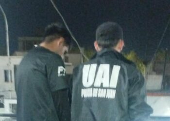 Allanaron una casa en Rawson y detuvieron a un hombre por un robo