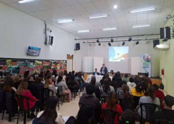Albardón impulsó una jornada de capacitación en Ceremonial, Imagen y Calidad de Atención con masiva convocatoria