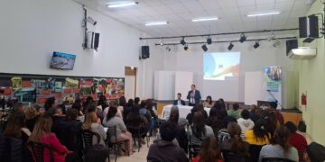 Albardón impulsó una jornada de capacitación en Ceremonial, Imagen y Calidad de Atención con masiva convocatoria