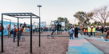 Transforman un terreno baldío en la nueva Plaza de la Argentinidad de Villa Hipódromo