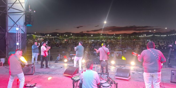 Albardón celebró la llegada de la Primavera y el Día del Estudiante con un multitudinario festejo en el Parque Latinoamericano