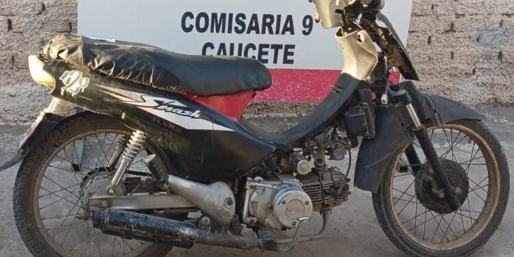 Insólito robo en Caucete: se llevó una moto de una escuela y la policía la halló dentro de otro colegio