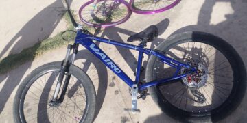 Recuperan en un descampado una moto robada a mano armada en Chimbas